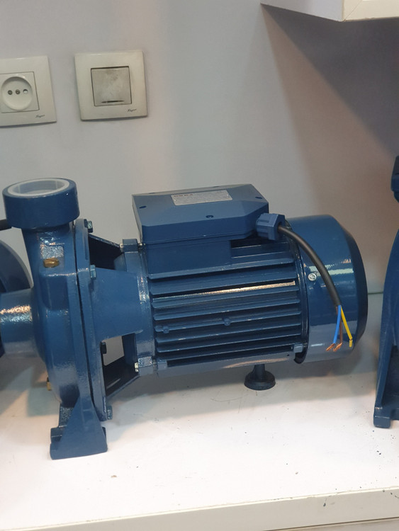 نمای از بغل پمپ 2 اسب 2 اینچ دوکاتی