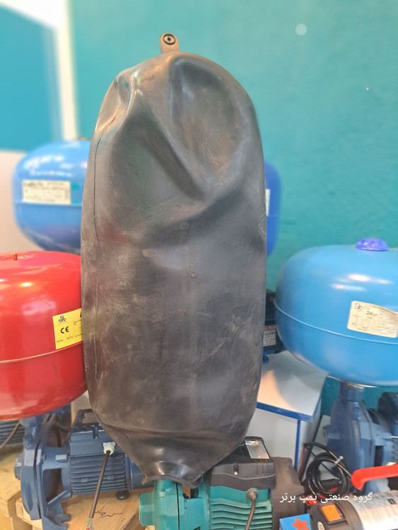 نمای تمام قد از تیوپ منبع تحت فشار 100 لیتری