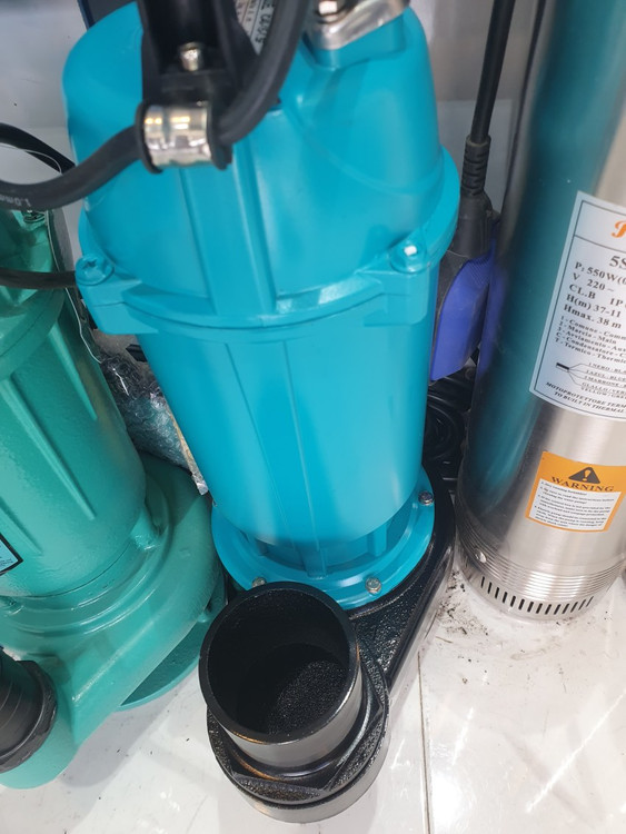 نمای بغل از بالای پمپ لجنکش 17 متری 3 اینچ اسکواردی