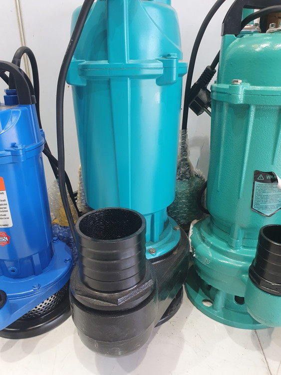 نمای تمام قد پمپ لجنکش 17 متری 3 اینچ اسکواردی