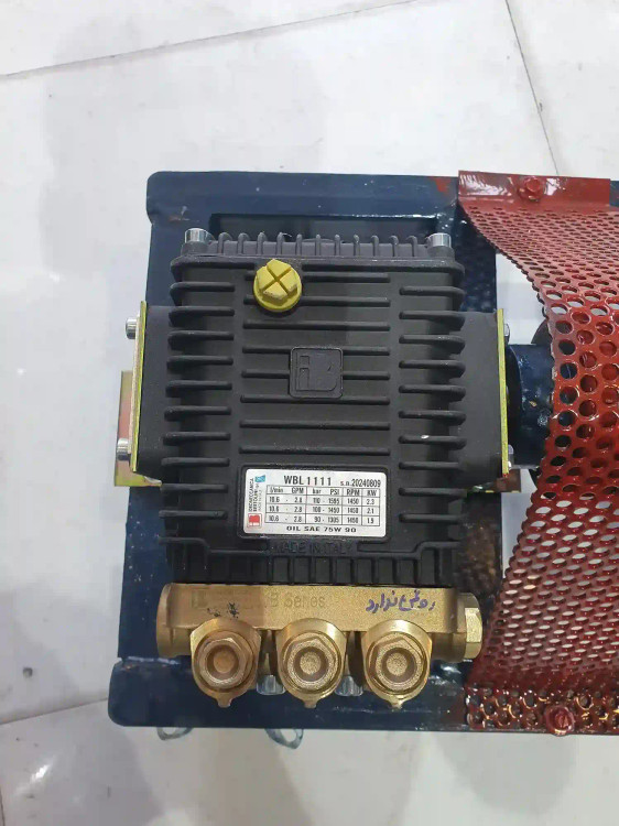 نمای از بالای پمپ کارواش 110 بار برتولینی ایتالیا