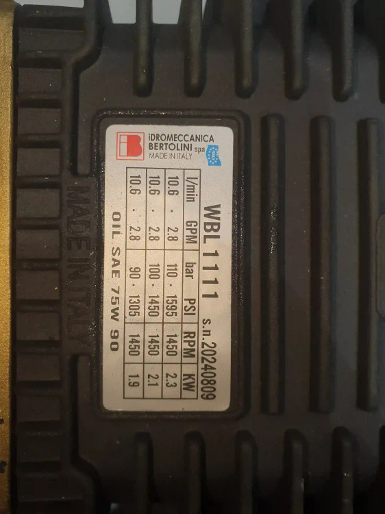 پلاک مشخصات کارواش 110 بار برتولینی ایتالیا