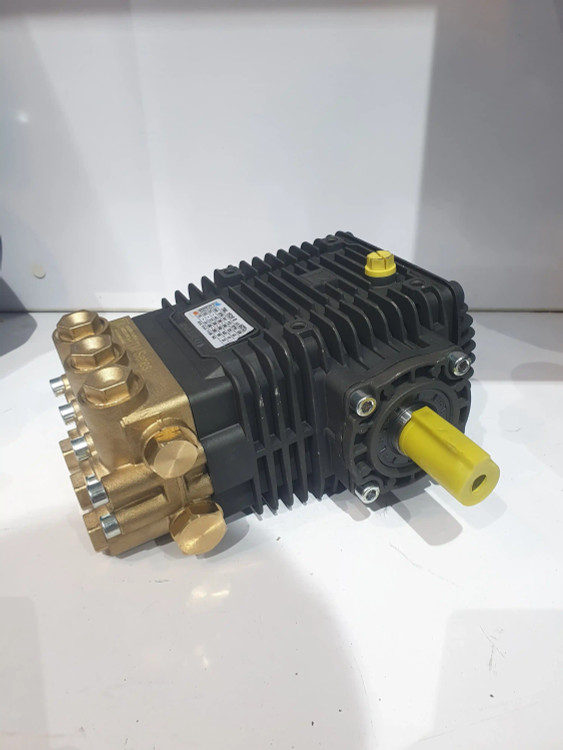 نمای سه رخ از راست پمپ کارواش 200 بار برتولینی ایتالیا