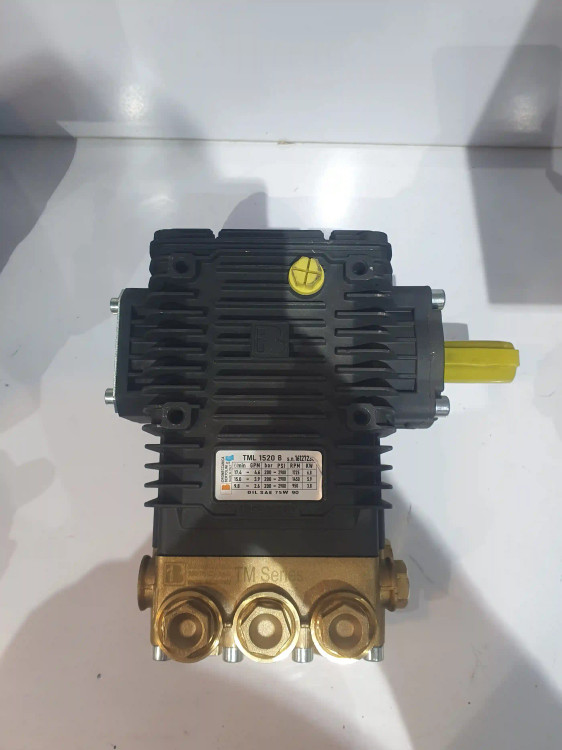 نمای از بالای پمپ کارواش 200 بار برتولینی ایتالیا