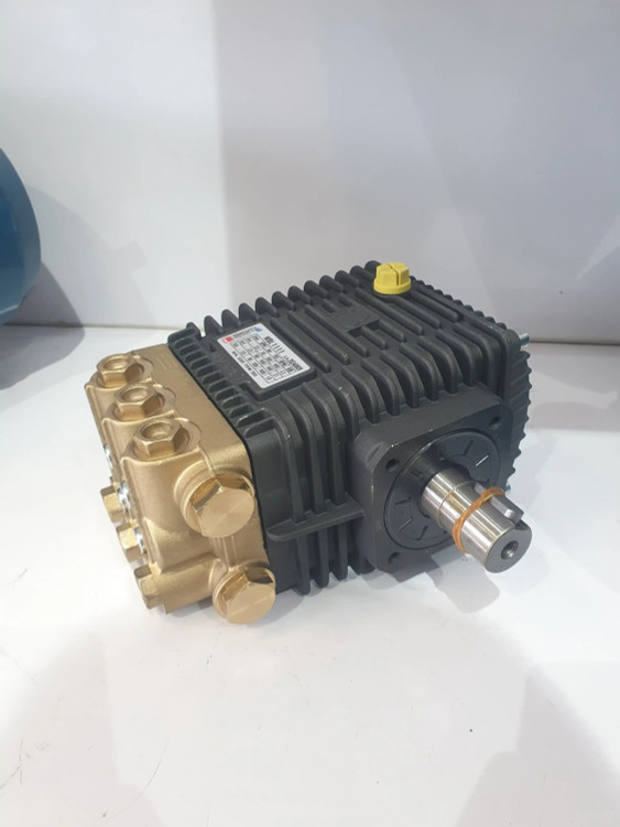 نمای سه رخ از راست پمپ کارواش 110 بار برتولینی ایتالیا