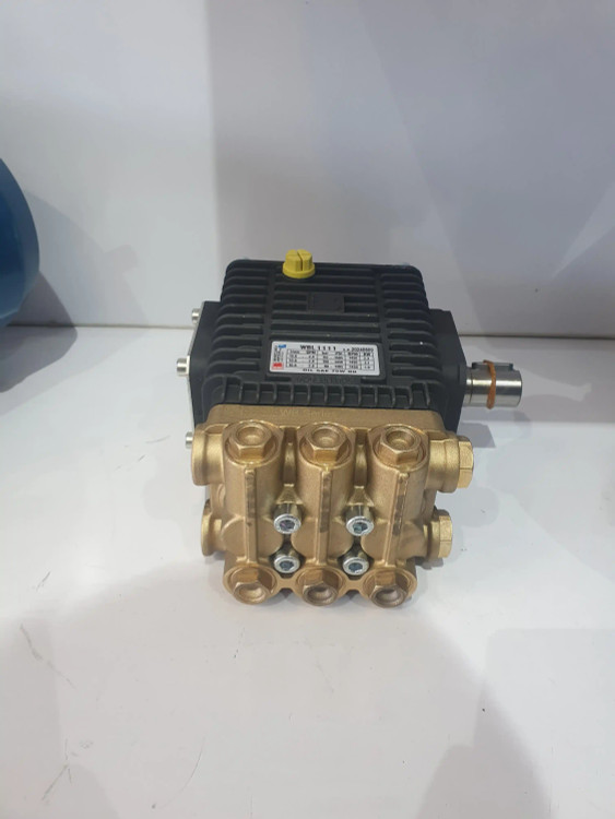 نمای جلو از بالای پمپ کارواش 110 بار برتولینی ایتالیا