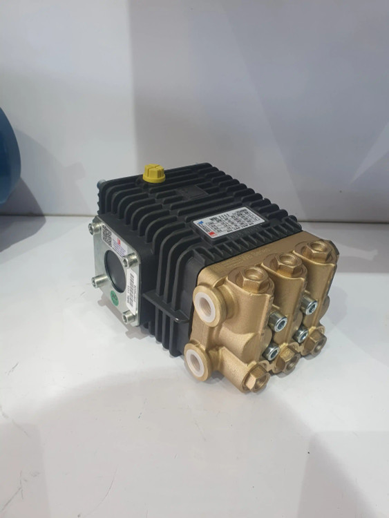 نمای سه رخ از چپ پمپ کارواش 110 بار برتولینی ایتالیا