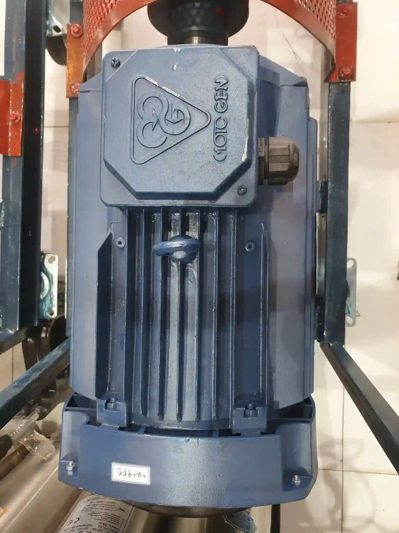 نمای از بالای الکتروموتور موتوژن 3 فاز