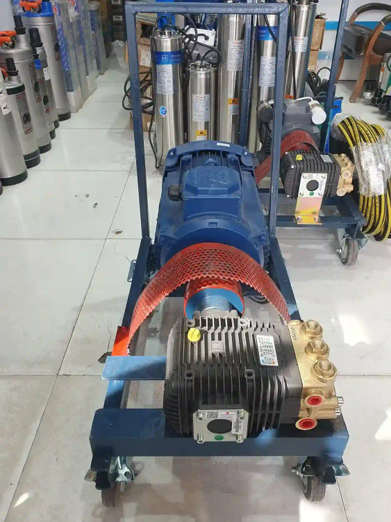 نمای جلو از بالای کارواش 200 بار شاسی شده با تجهیزات کامل