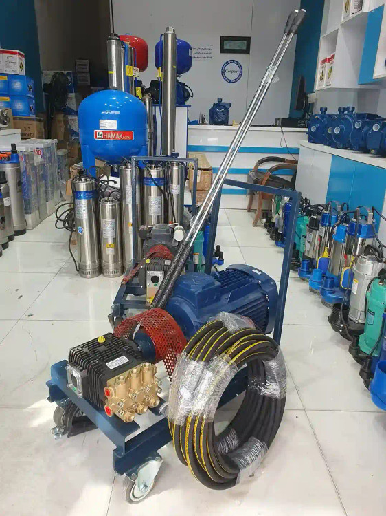 نمای سه رخ از راست کارواش 200 بار شاسی شده با تجهیزات کامل