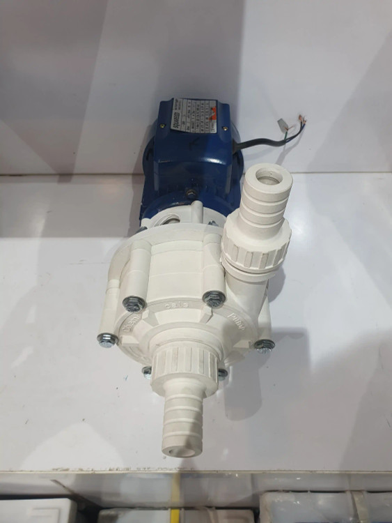 نمای جلو از بالای پمپ اسیدکش 1.2 اینچ (لوله 4) با الکتروموتور یک اسب