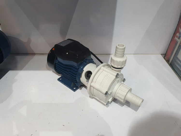 نمای سه رخ از چپ پمپ اسیدکش یک اینچ با الکتروموتور نیم اسب