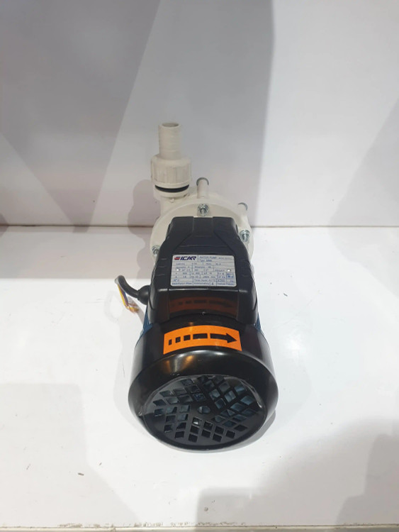 نمای پشت از بالای پمپ اسیدکش یک اینچ با الکتروموتور نیم اسب