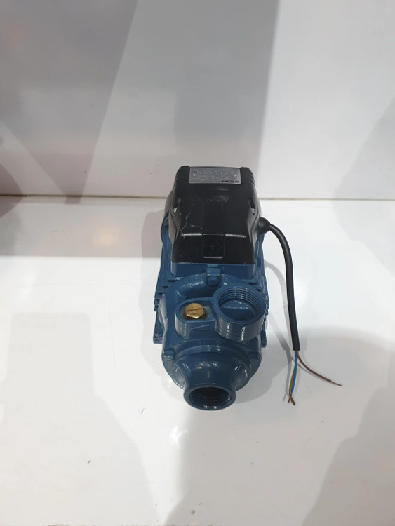 نمای جلو از بالای پمپ خانگی نیم(0/5) اسب ایکار