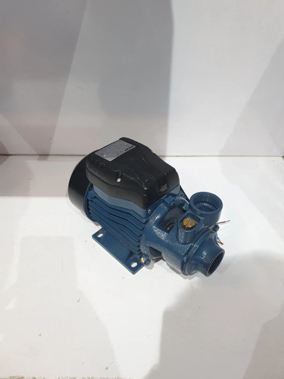 نمای سه رخ از چپ پمپ خانگی نیم(0/5) اسب ایکار