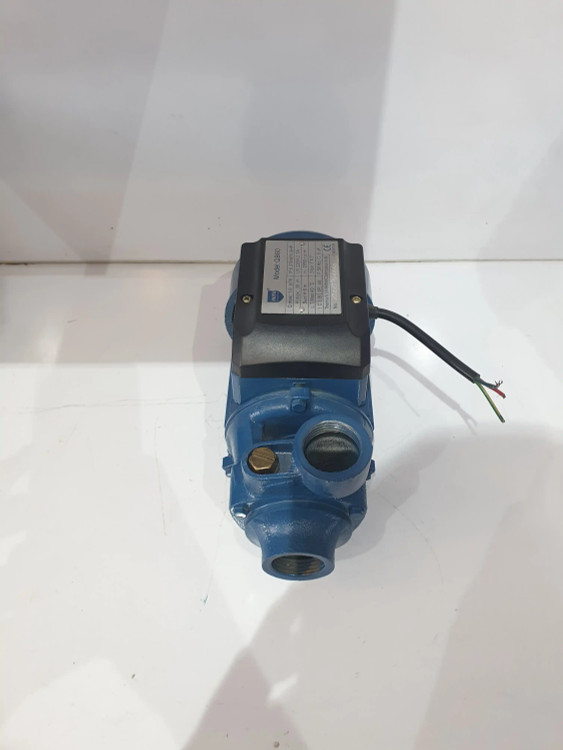 نمای جلو از بالای پمپ خانگی نیم(0/5) اسب جیوتو