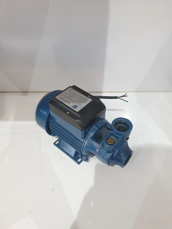 نمای سه رخ از چپ پمپ خانگی نیم(0/5) اسب جیوتو