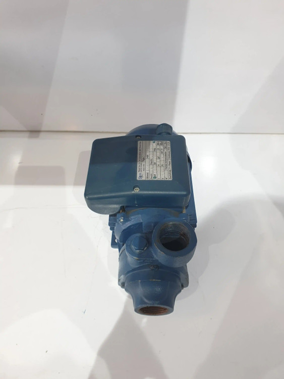 نمای جلو از بالای پمپ خانگی نیم(0/5) اسب دیزل ساز