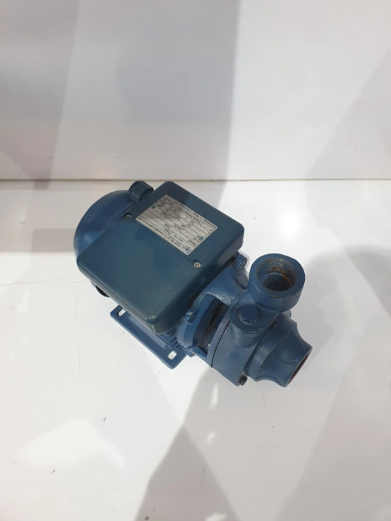 نمای سه رخ از چپ پمپ خانگی نیم(0/5) اسب دیزل ساز