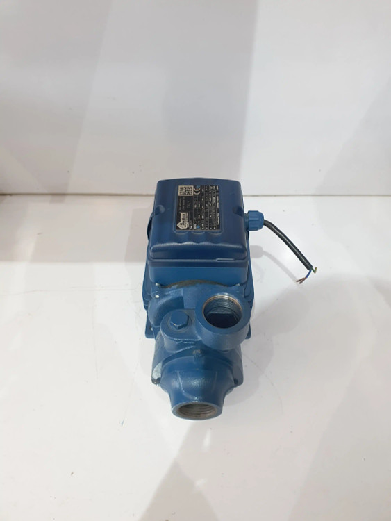 نمای جلو از بالای پمپ خانگی نیم(0/5) اسب پنتاکس مونتاژ ایران