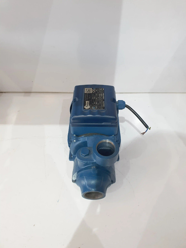 نمای جلو از بالای پمپ خانگی نیم(0/5) اسب پنتاکس مونتاژ ایران