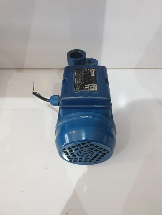 نمای پشت از بالای پمپ خانگی نیم(0/5) اسب پنتاکس مونتاژ ایران