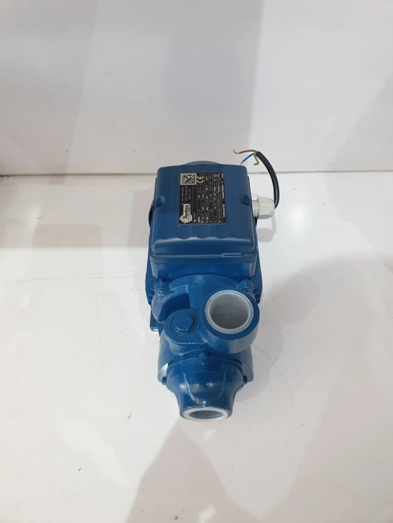 نمای جلو از بالای پمپ خانگی نیم(0/5) اسب پنتاکس اصل ایتالیا