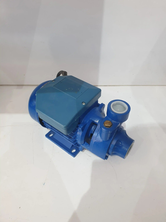 نمای سه رخ از چپ پمپ خانگی نیم(0/5) اسب اسپرونی