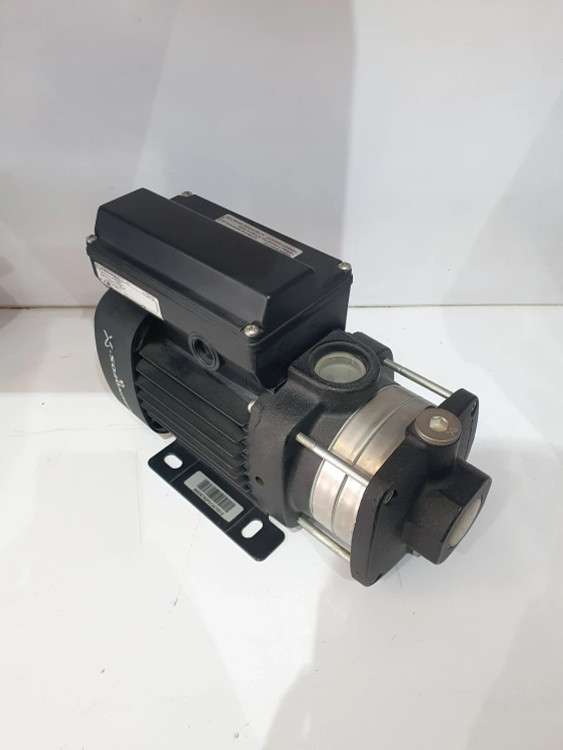 نمای سه رخ از چپ پمپ خانگی نیم(0/5) اسب گراندفوس