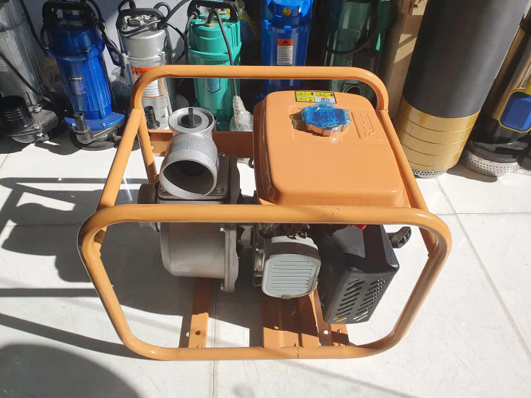 نمای بغل از بالای موتورپمپ طرح روبین کوشین سه اینچ