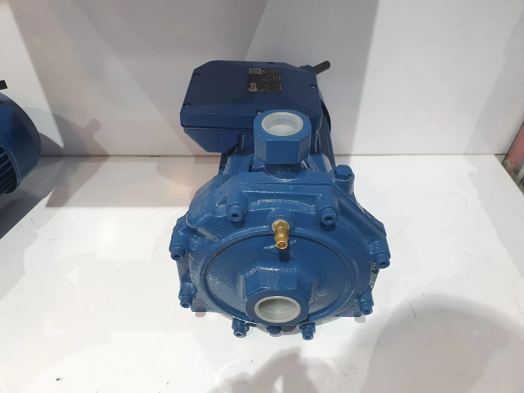 نمای جلو از بالای پمپ خانگی بشقابی یک و نیم(1/5) اسب پنتاکس مونتاژ ایران