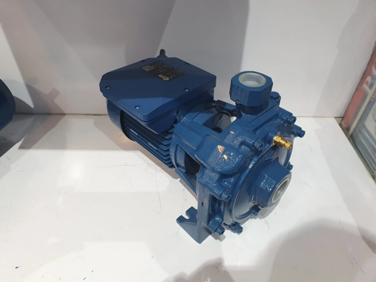 نمای سه رخ از چپ پمپ خانگی بشقابی یک و نیم(1/5) اسب پنتاکس مونتاژ ایران