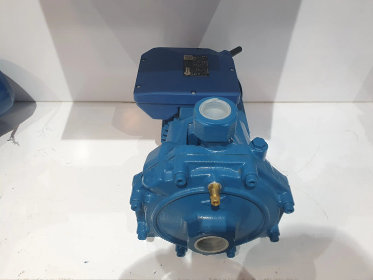 نمای جلو از بالای پمپ خانگی بشقابی دو(2) اسب پنتاکس مونتاژ ایران