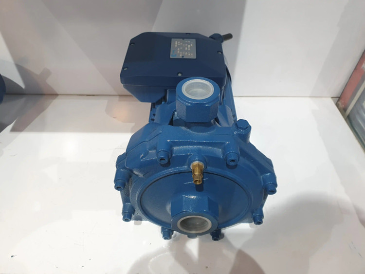 نمای جلو از بالای پمپ خانگی بشقابی یک و نیم(1/5) اسب پنتاکس اصل ایتالیا پروانه باکالیت