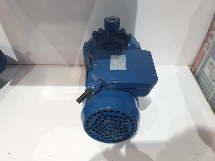 نمای پشت از بالای پمپ خانگی بشقابی یک و نیم(1/5) اسب پنتاکس اصل ایتالیا پروانه باکالیت