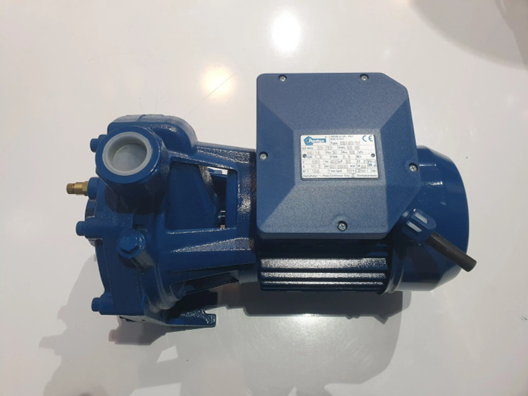 نمای از بالای پمپ خانگی بشقابی یک و نیم(1/5) اسب پنتاکس اصل ایتالیا پروانه برنزی