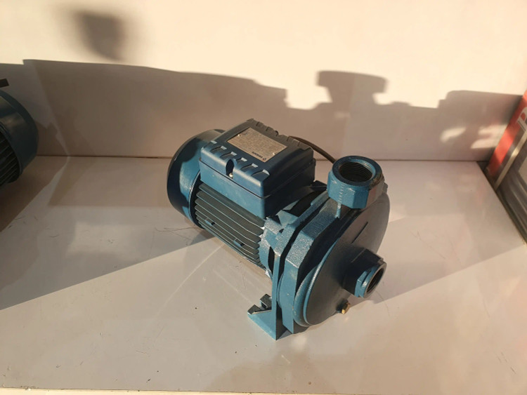 نمای سه رخ از چپ پمپ خانگی بشقابی یک(1) اسب ونیکو