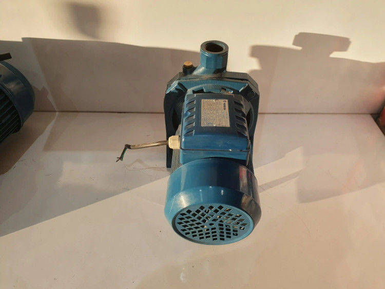 نمای پشت از بالای پمپ خانگی بشقابی یک(1) اسب ونیکو