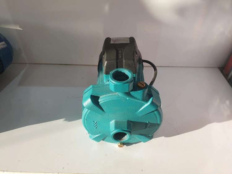 نمای جلو از بالای پمپ خانگی بشقابی یک(1) اسب دلتا