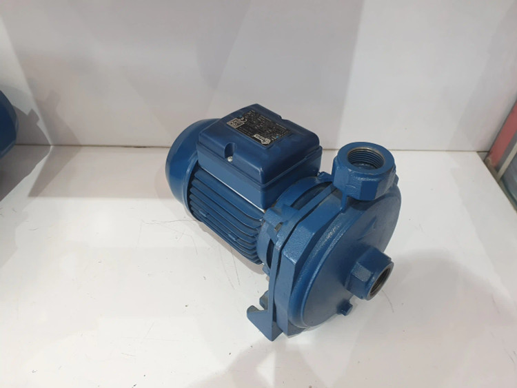 نمای سه رخ از چپ پمپ خانگی بشقابی یک(1) اسب پنتاکس اصل ایتالیا