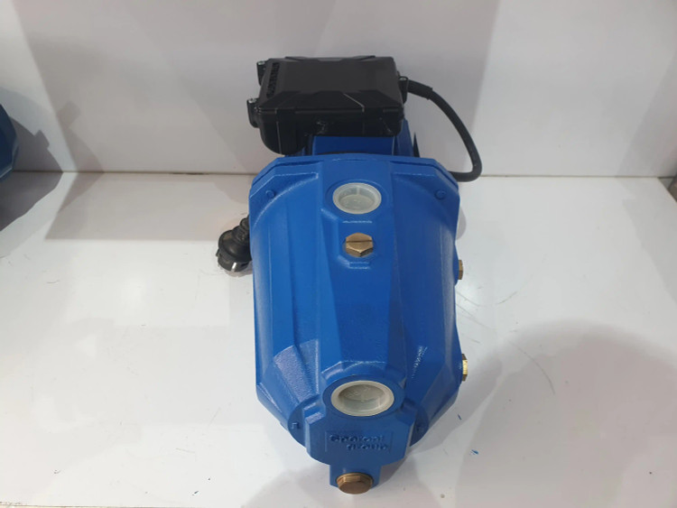 نمای جلو از بالای پمپ خانگی جتی یک(1) اسب اسپرونی