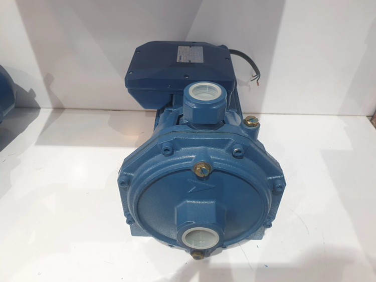 نمای جلو از بالای پمپ خانگی بشقابی یک و نیم(1/5) اسب ونیکو