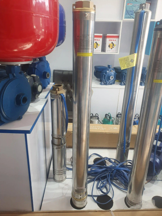 نمای تمام قد پمپ شناور 120 متری 2 اینچ هاچاسو