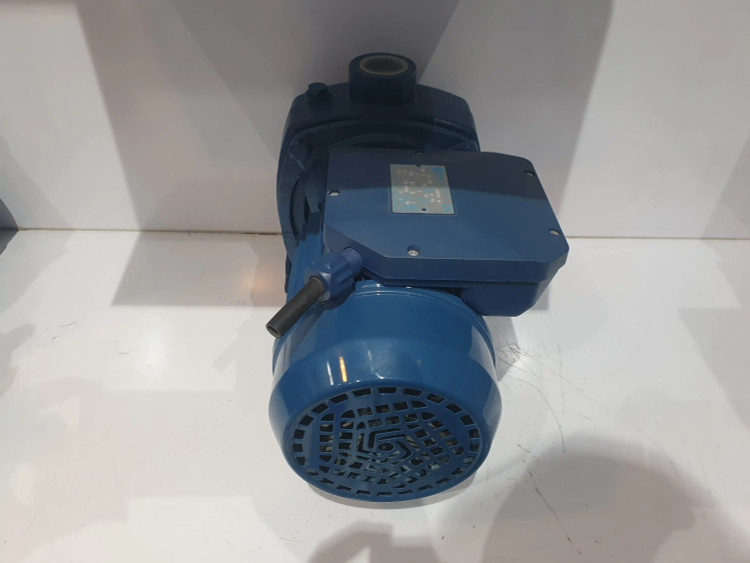 نمای پشت از بالای پمپ خانگی سانتریفیوژ دو(2) اسب پنتاکس اصل ایتالیا