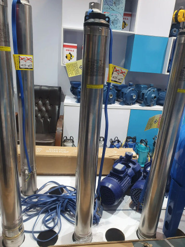 نمای تمام قد پمپ شناور 140 متری 1.2 اینچ (لوله 4) هاچاسو