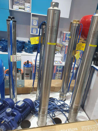 نمای تمام قد پمپ شناور 180 متری 1.2 اینچ (لوله 4) هاچاسو