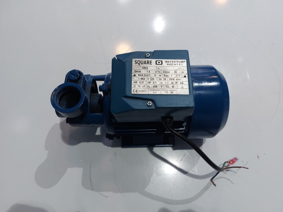 نمای از بالای پمپ نیم اسب اسکواردی