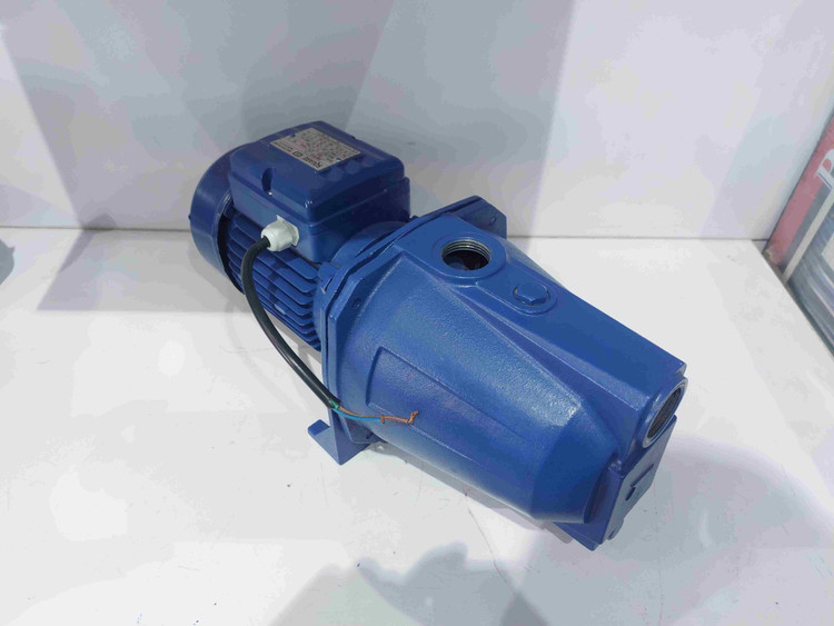 نمای سه رخ از چپ پمپ یک اسب جتی اسکواردی