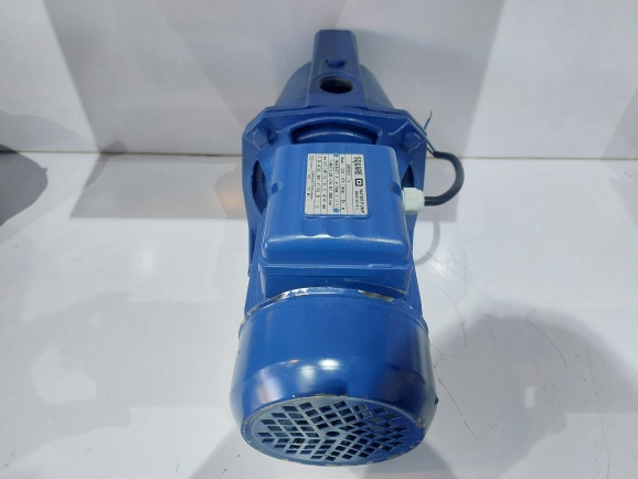 نمای از پشت و بالای پمپ یک اسب جتی اسکواردی