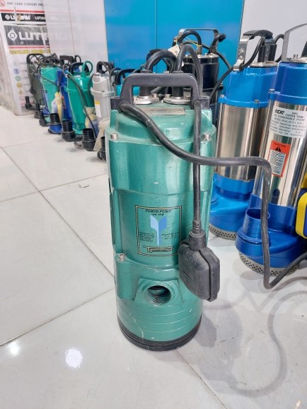 نمای تمام قد از کفکش 70 متری 1.2 اینچ توحید پمپ